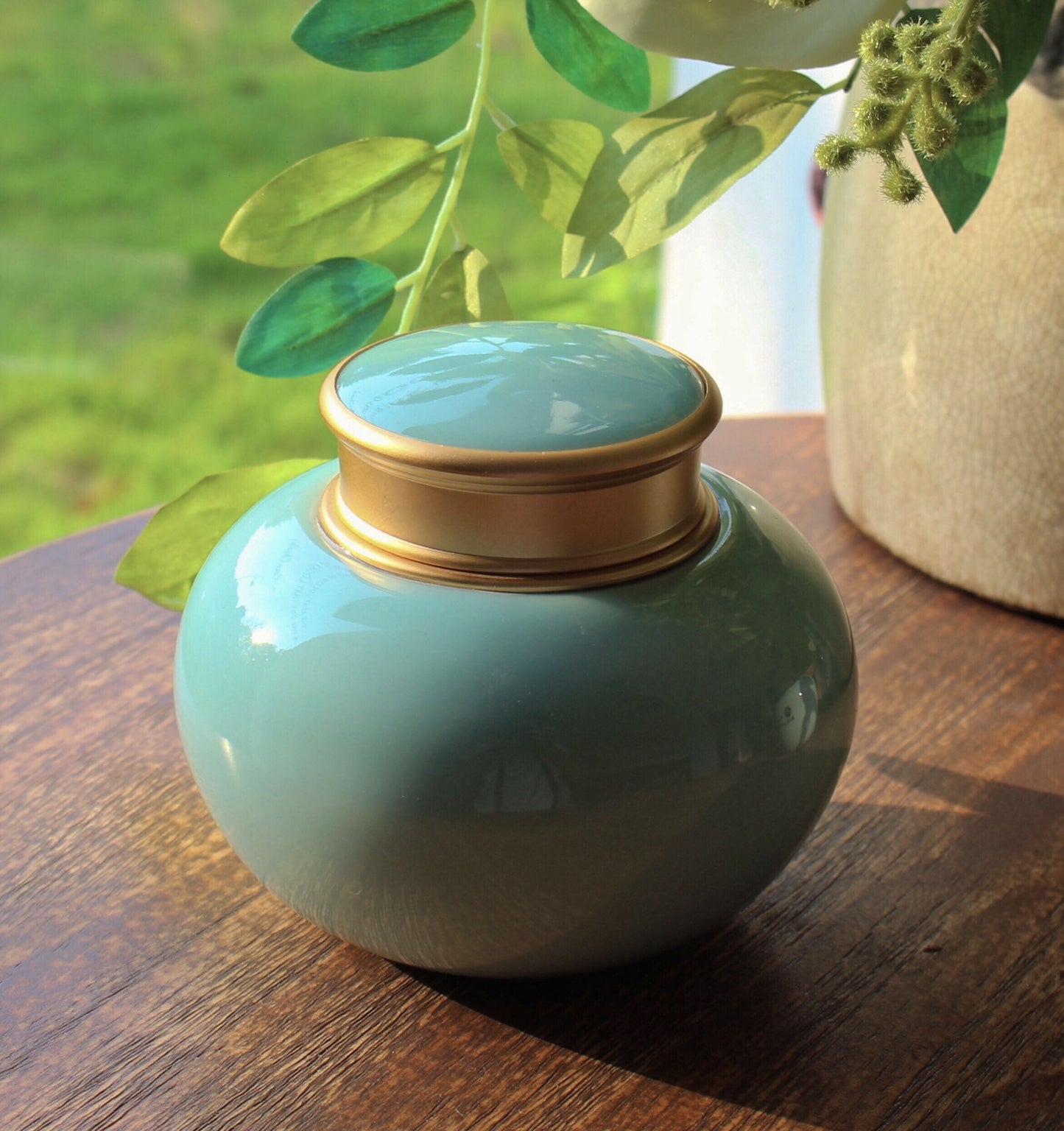 Pet Urn 750ml (25.36oz), Premium Ceramic Pet Cremation Urn with Golden Lid, Memorial Urn for Dogs and Cats, Keepsake for Ashes