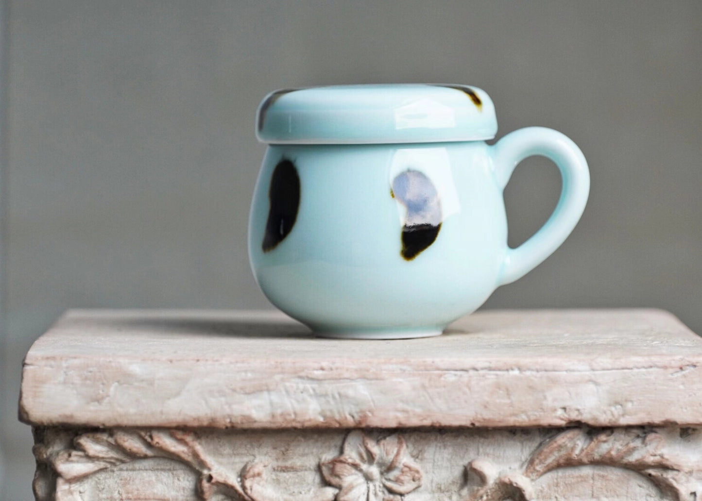 Pottery mug ，Ceramic Stoneware Mug， Tea Cup with Infuser Tea Mug with Lid，Tea Lover Gifts  (10-Ounce)