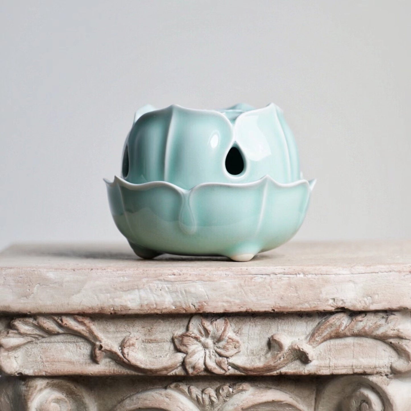 Lotus Incense Holder Burner，Incense Cone Holder， Modern Cozy Home Decor ，Zen Art Pottery，Relax and Unwind（4.71 X 3.96inch）