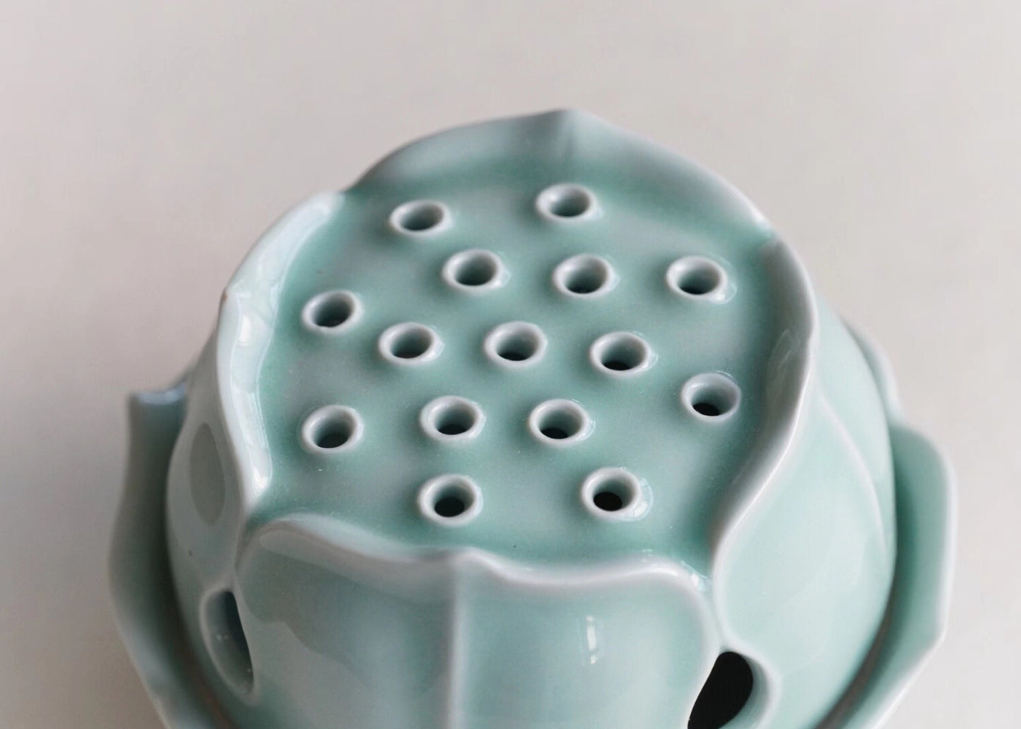 Lotus Incense Holder Burner，Incense Cone Holder， Modern Cozy Home Decor ，Zen Art Pottery，Relax and Unwind（4.71 X 3.96inch）