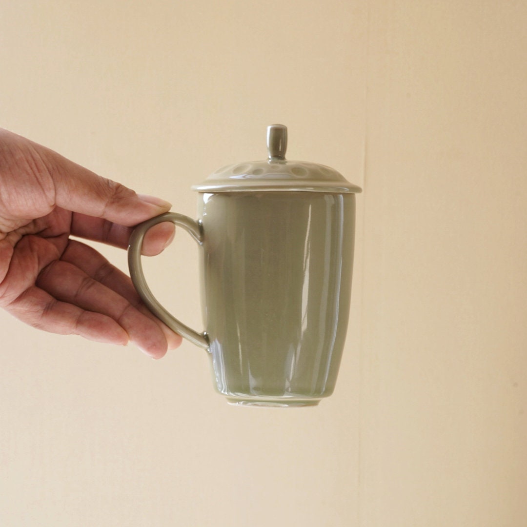 Lotus Ceramic Tea Mug with Lid for Steeping Loose Leaf Tea|Stoneware Yoga Meditation   Mug|Great Gift Idea For Lotus Fans |Tea Gift