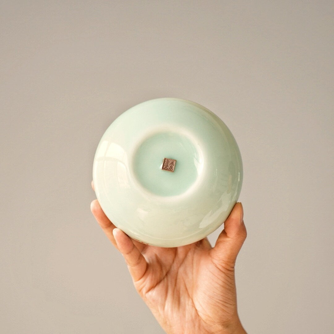 Pet Urn 750ml (25.36oz), Premium Ceramic Pet Cremation Urn with Golden Lid, Memorial Urn for Dogs and Cats, Keepsake for Ashes