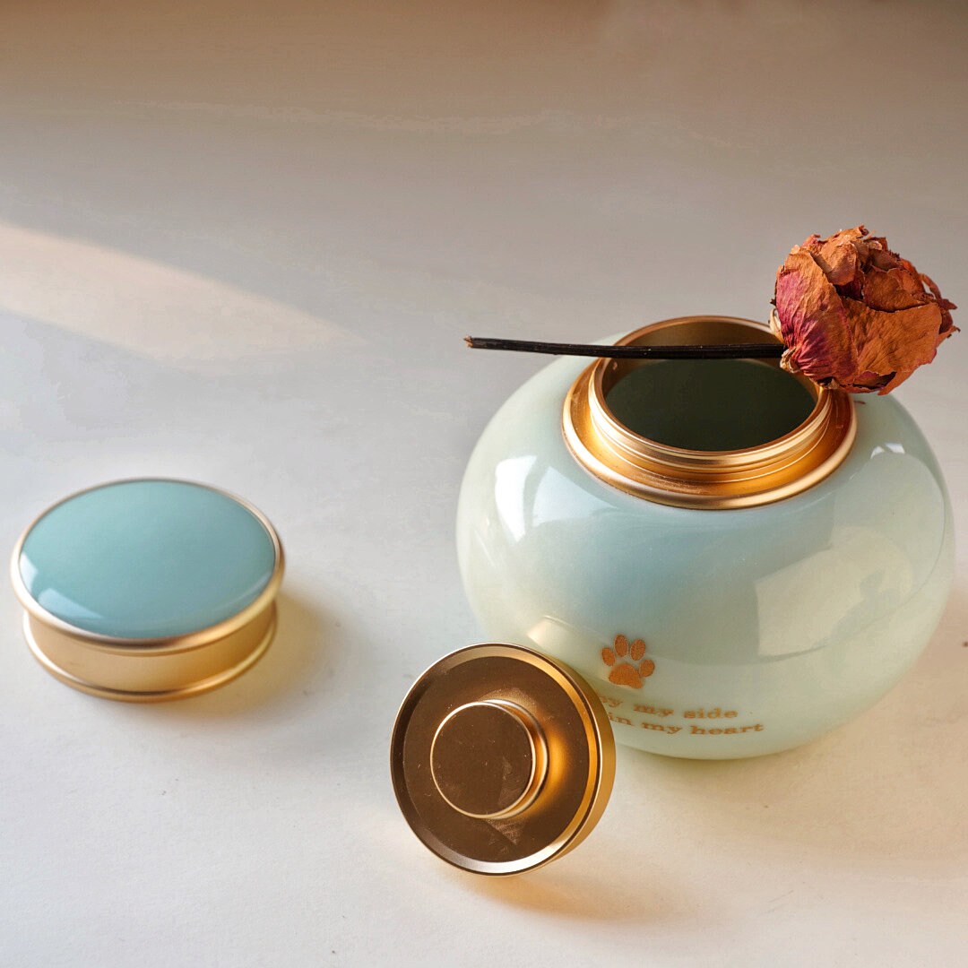 Pet Urn 750ml (25.36oz), Premium Ceramic Pet Cremation Urn with Golden Lid, Memorial Urn for Dogs and Cats, Keepsake for Ashes