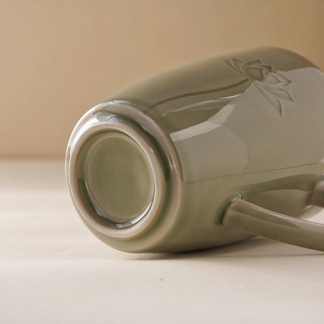 Lotus Ceramic Tea Mug with Lid for Steeping Loose Leaf Tea|Stoneware Yoga Meditation   Mug|Great Gift Idea For Lotus Fans |Tea Gift