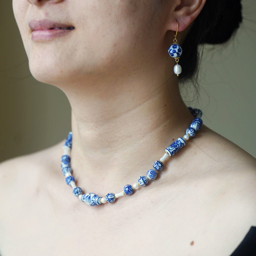 Elegant Blue and White Ceramic Choker Necklace， Delft Blue Inspired Ceramic Choker - Blue Beaded Necklace