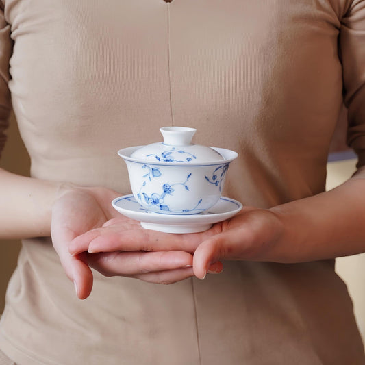 Blue and White Porcelain Gaiwan, Chinese Tea Cup with Lid and Saucer,  Gongfu Tea Set, Elegant Floral Design, Unique Gift for Tea Lovers