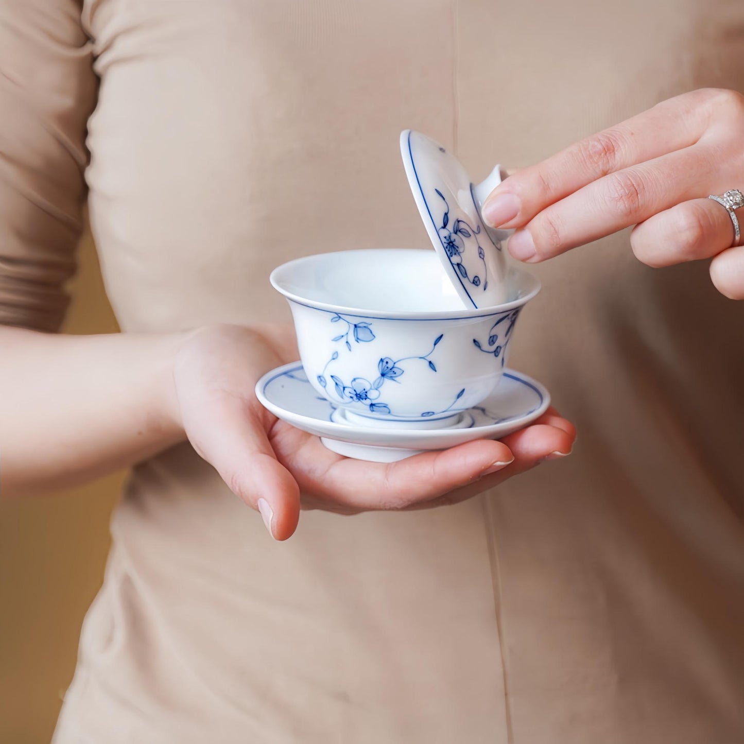 Blue and White Porcelain Gaiwan, Chinese Tea Cup with Lid and Saucer,  Gongfu Tea Set, Elegant Floral Design, Unique Gift for Tea Lovers