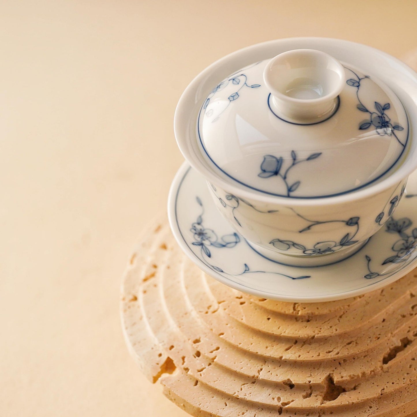 Blue and White Porcelain Gaiwan, Chinese Tea Cup with Lid and Saucer,  Gongfu Tea Set, Elegant Floral Design, Unique Gift for Tea Lovers