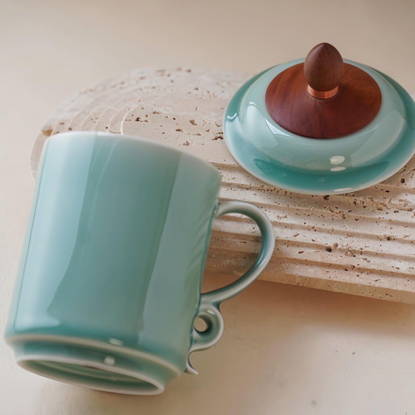 Handmade  Mug – 13oz Green Ceramic Tea Cup with Wooden Lid, Personalized Gift for Tea Lovers, Birthdays, and Anniversaries